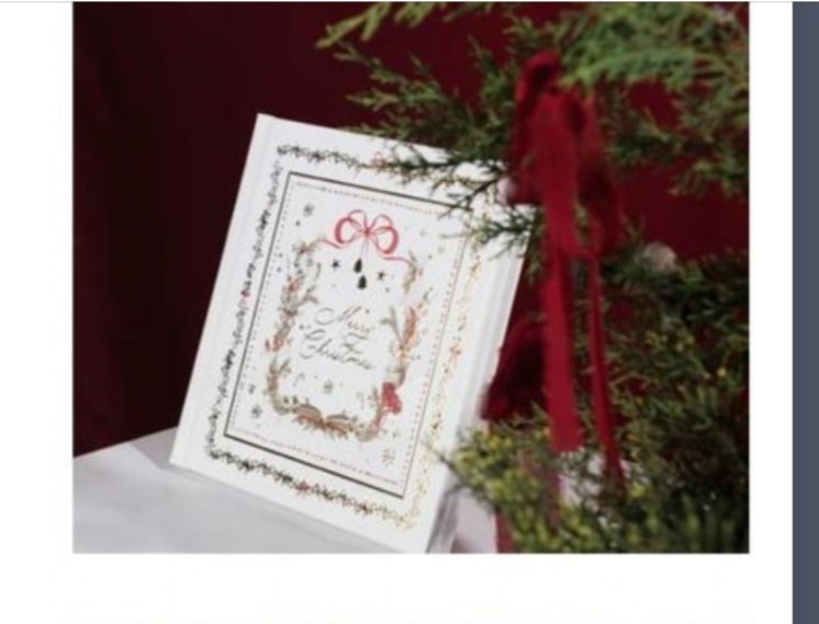 Álbum 20x20 branco com decoração de Natal e laço vermelho